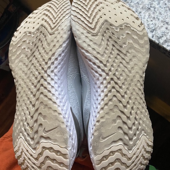 nike running shoes - Picture 3 of 3